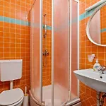 At Vintiana דירה