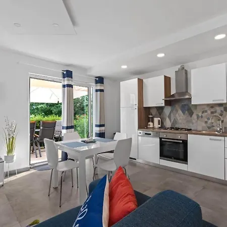 At Vintiana Apartament Pula