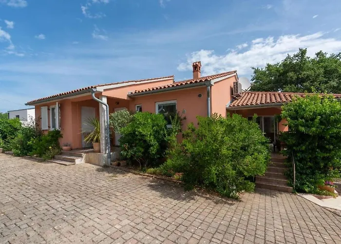 Апартаменти At Vintiana *